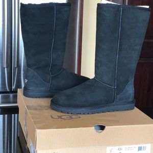 UGG Classic Tall 5815 Black Suede Boots Size 6